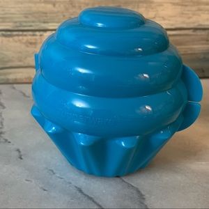 Tupperware Cupcake Keeper New
